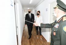 Президент Ильхам Алиев и Первая леди Мехрибан Алиева приняли участие в открытии модульного госпиталя для лечения больных коронавирусом в Баку (ФОТО) (версия 3)