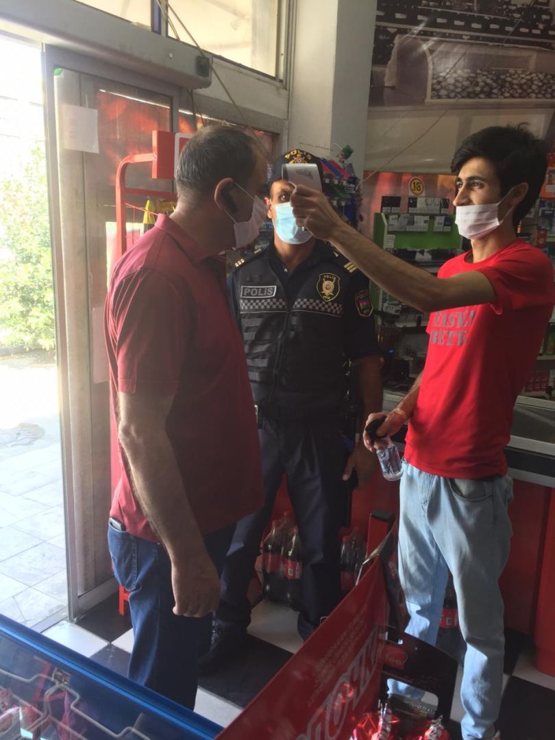 Bakıda marketlərdə polis postları yaradıldı, maskasız giriş qadağan edildi (FOTO)