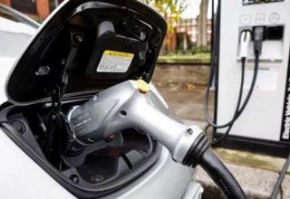Expanding electric vehicle stock to reduce oil use