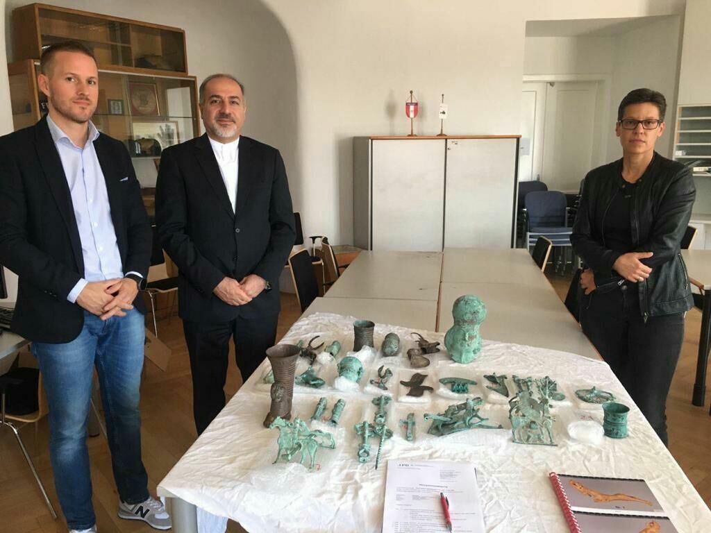 Австрия передала Ирану коллекцию исторических артефактов