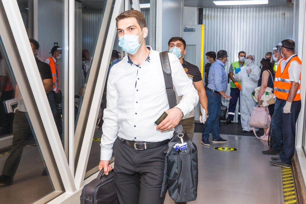 В Баку прибыло 22 российских врача для оказания помощи в борьбе с пандемией коронавируса (ФОТО)