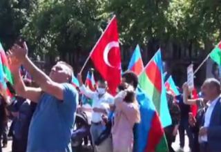 Azərbaycanlılar Niderlandda aksiya keçirir (VİDEO)