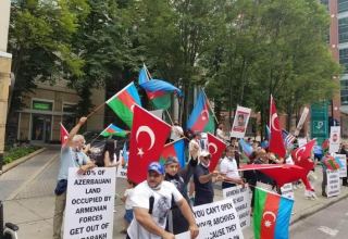 Çikaqoda Azərbaycan icması üzvləri orduya dəstək aksiyası keçirib (FOTO)