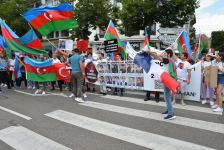 Strasburqda Ermənistanın silahlı təxribatlarına etiraz olaraq yürüş keçirilib (FOTO)