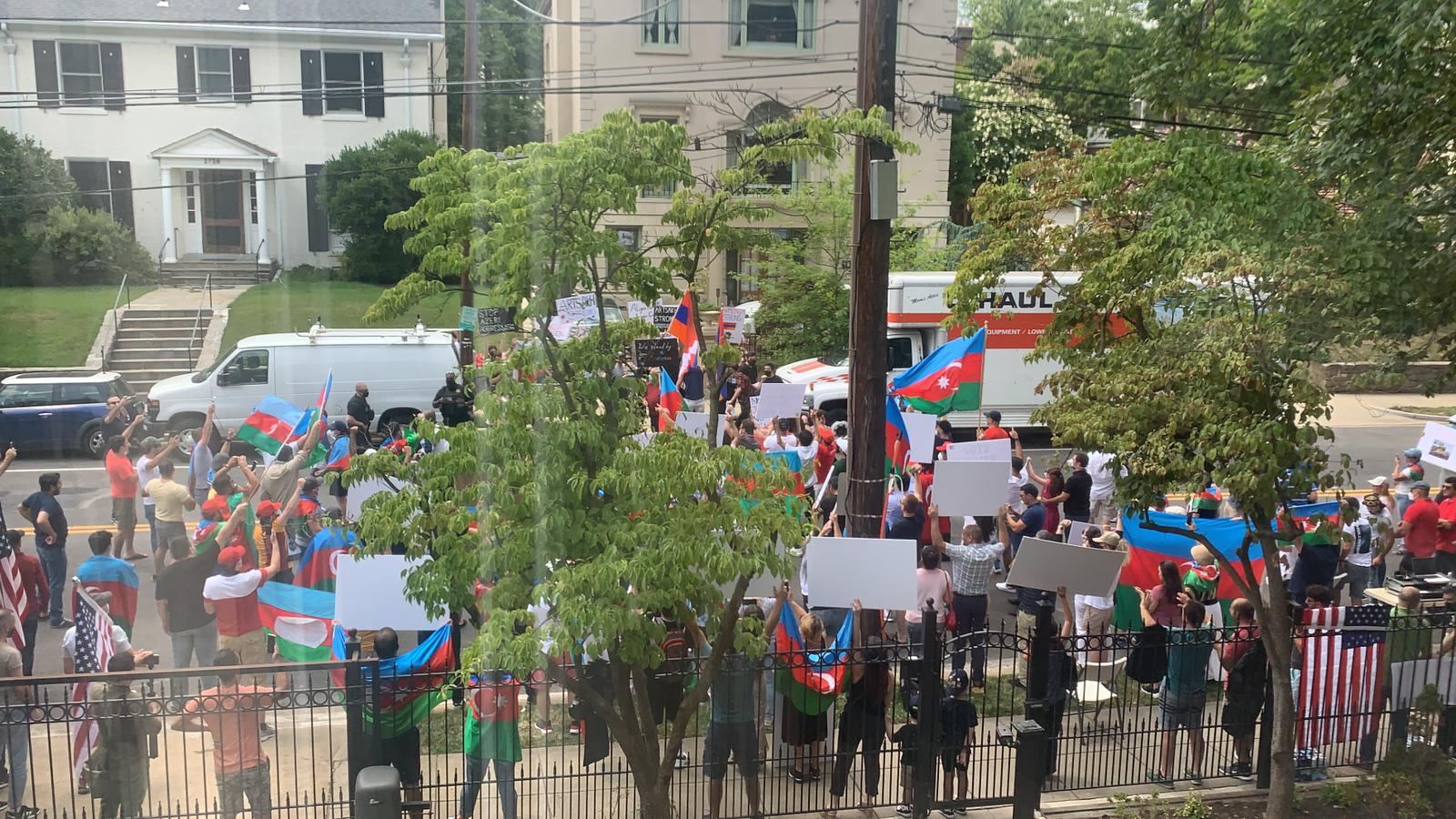 Azerbaijanis hold protest action in front of UN headquarters (PHOTO)