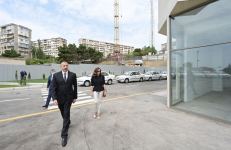 Президент Ильхам Алиев и Первая леди Мехрибан Алиева  приняли участие в церемонии предоставления квартир и автомобилей семьям шехидов и инвалидам войны в Баку (ФОТО/ВИДЕО)