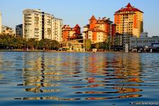 Оазис в центре Баку - под открытым небом у озера с синеватой чистой водой (ФОТО)