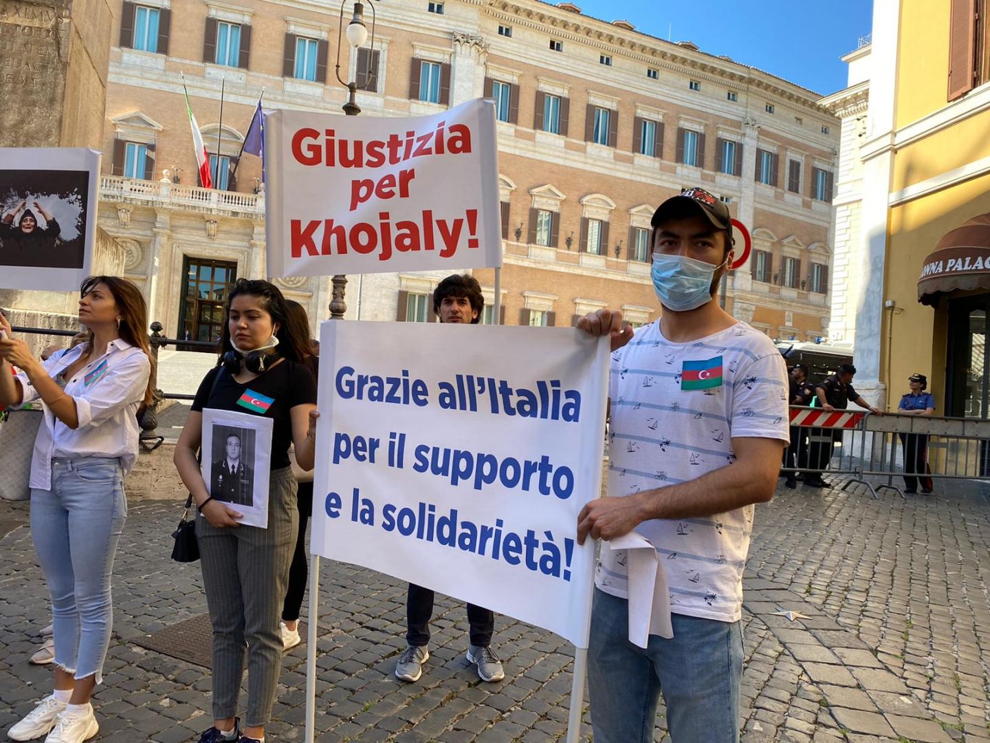 Перед зданием итальянского парламента проведена акция в поддержку Азербайджана (ФОТО)