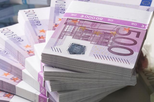 В Еврокомиссии заявили, что ЕС усилит роль евро как мировой резервной валюты