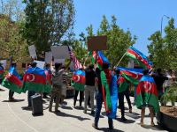Armenians attack Azerbaijani demonstrators in Los Angeles (PHOTO)
