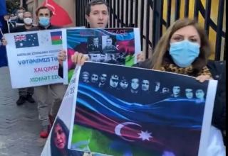 В Австралии прошла акция протеста азербайджанцев против последних военных провокаций Армении (ФОТО)
