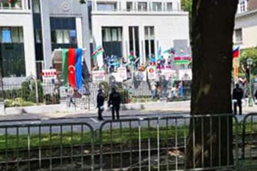 Azerbaijani in Belgium: Police didn't interfere when Armenians beat us