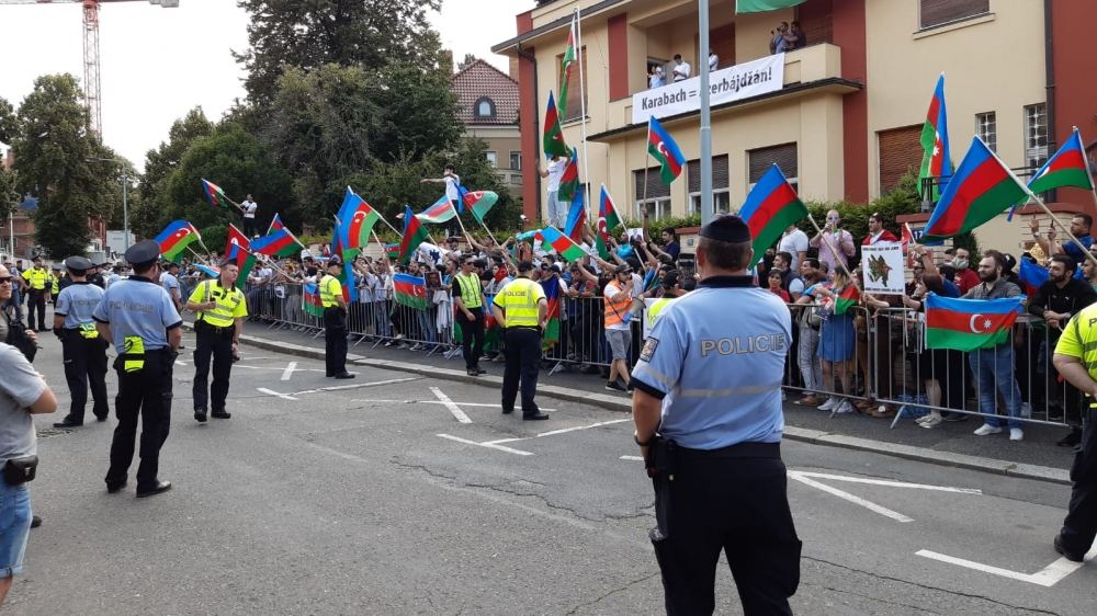 В Праге азербайджанцы провели акцию против захватнической политики Армении (ФОТО)