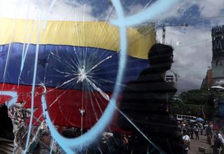 Представитель Гуайдо заявил, что консульство Венесуэлы в Боготе разграбили люди Мадуро