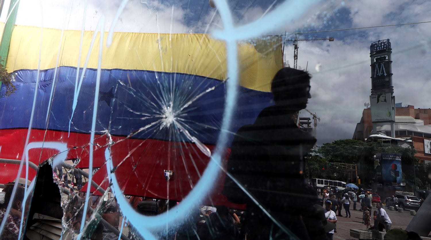 Представитель Гуайдо заявил, что консульство Венесуэлы в Боготе разграбили люди Мадуро
