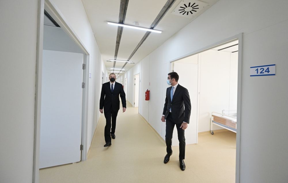 Президент Ильхам Алиев принял участие в открытии в Гобустане больницы модульного типа для лечения больных коронавирусом (ФОТО)