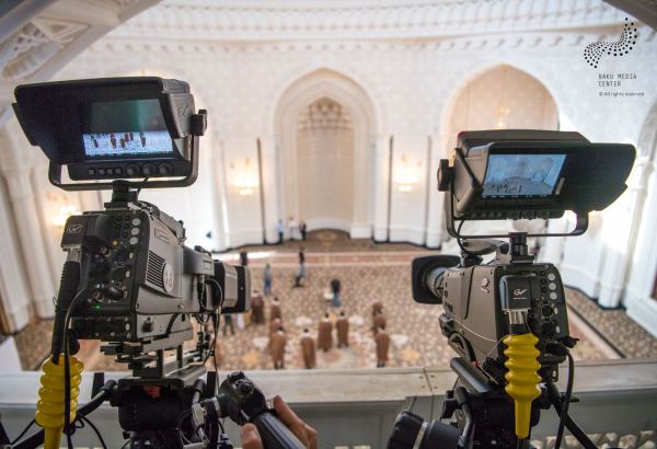 Baku Media Center провел съемку и прямую трансляцию праздничного намаза (ФОТО)