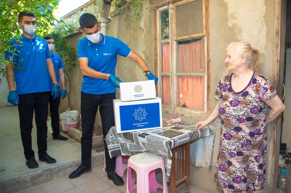 Heydər Əliyev Fondu Qurban bayramı münasibətilə aztəminatlı ailələrə qurban payları çatdırıb (FOTO)