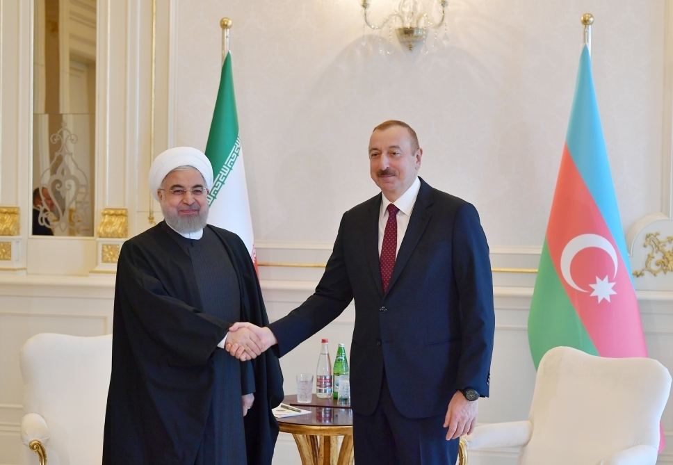 Президент Ильхам Алиев позвонил Президенту Хасану Роухани