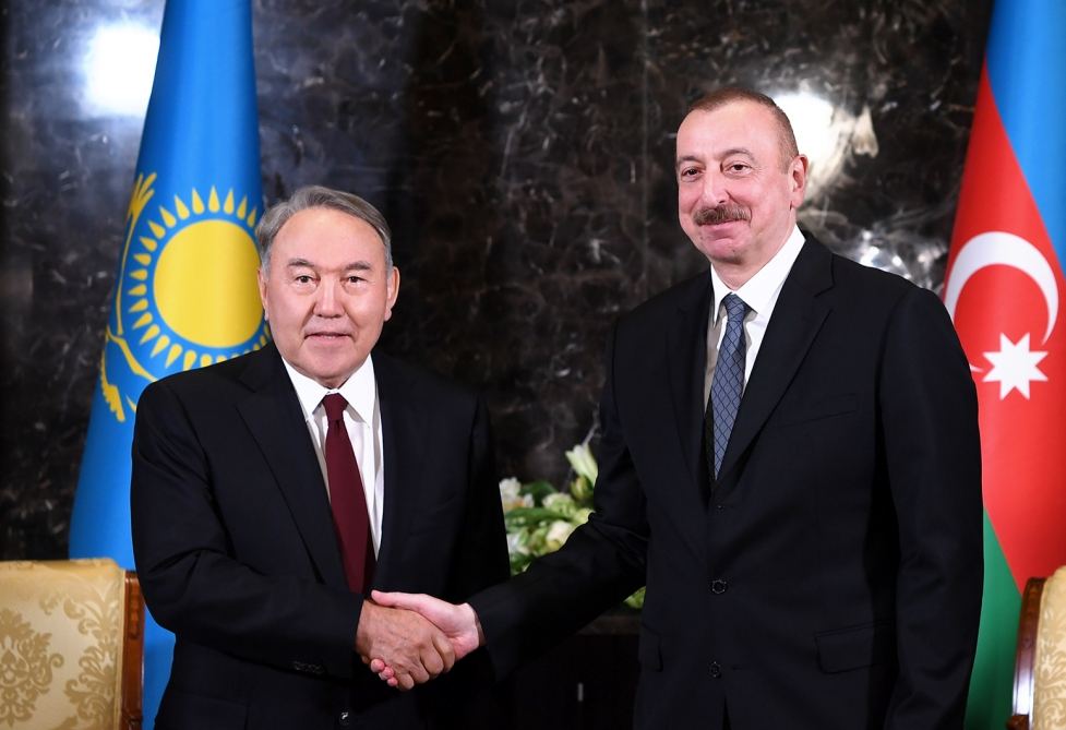 Президент Ильхам Алиев позвонил первому Президенту Казахстана Нурсултану Назарбаеву