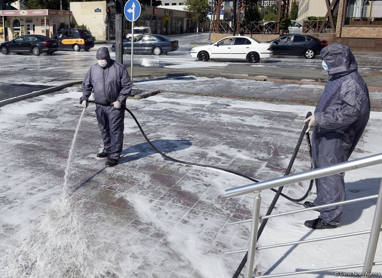 Paytaxt küçələri növbəti dəfə dezinfeksiya edilir (FOTO)