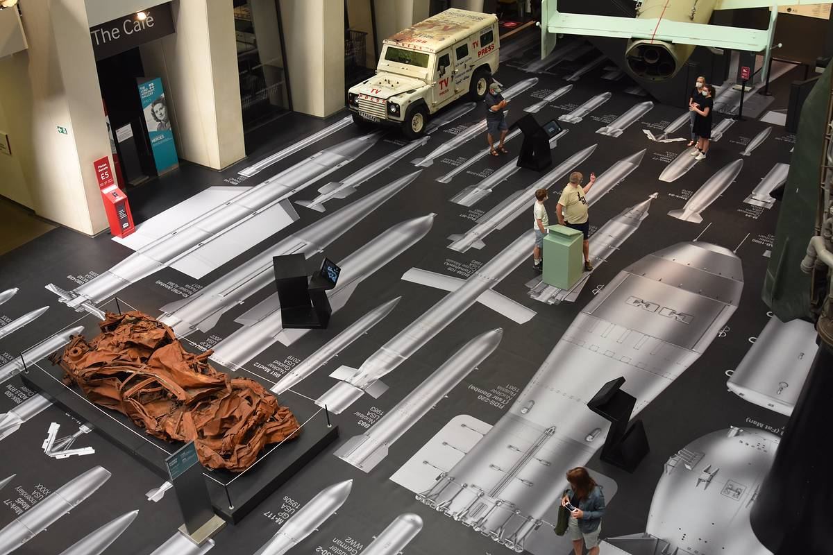 Инсталляция Ай Вэйвэя "История бомб" появилась в Имперском военном музее Лондона