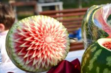 День арбуза в Азербайджане – ягода в 119 кг, соревнование по разбиванию арбузов головой (ВИДЕО, ФОТО)
