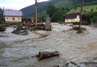 В результате проливных дождей в Дашкесане повреждены линии коммуникаций, нанесен ущерб хозяйствам
