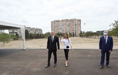 Президент Ильхам Алиев и Первая леди Мехрибан Алиева ознакомились с предстоящей работой в новом лесопарке, который будет разбит в Ясамальском районе (ФОТО)