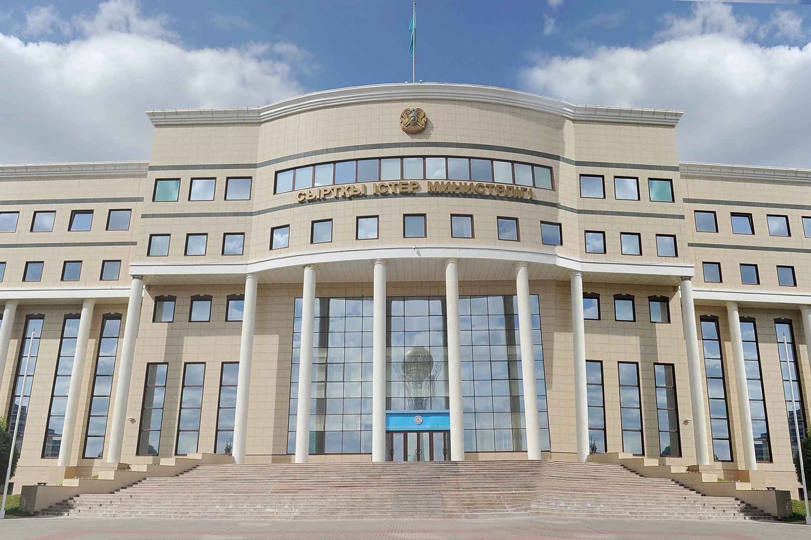 МИД: Здание дипмиссии Казахстана пострадало при взрывах в Бейруте