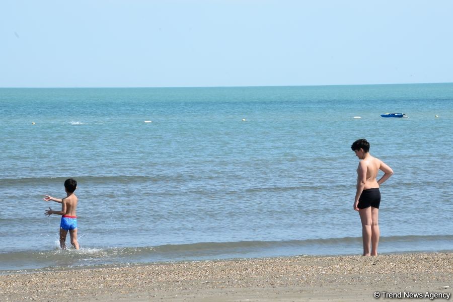 Первый день пляжного сезона на Абшероне - ФОТОРЕПОРТАЖ