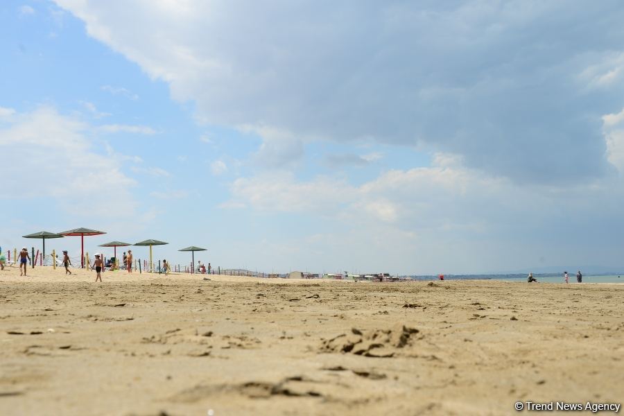 После смягчения карантина население устремилось на пляжи - Фоторепортаж с пляжа в Пиршаги