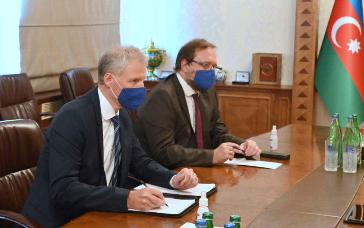 Azerbaijani FM holds meeting with EU representative (PHOTO)
