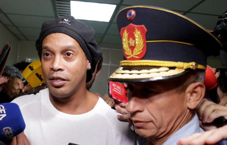 Прокуратура Парагвая не стала просить реальный срок для Роналдиньо