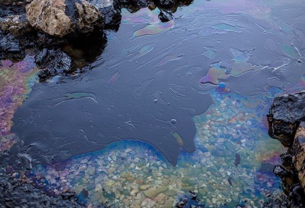 Около 1 тыс. тонн нефтепродуктов вытекло в океан из японского судна возле Маврикия