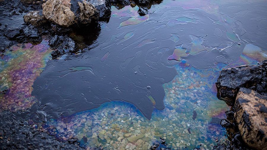 Около 1 тыс. тонн нефтепродуктов вытекло в океан из японского судна возле Маврикия