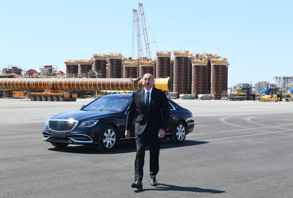 Президент Ильхам Алиев принял участие в церемонии отправки в море опорного блока месторождения «Карабах» (ФОТО) - Gallery Image