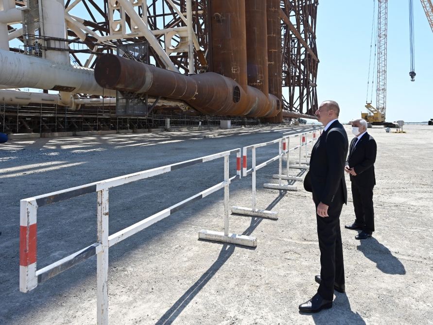 Президент Ильхам Алиев принял участие в церемонии отправки в море опорного блока месторождения «Карабах» (ФОТО/ВИДЕО)