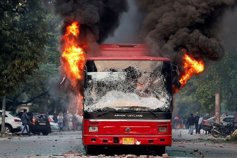 Hindistanda avtobus yandı - Ölənlər var
