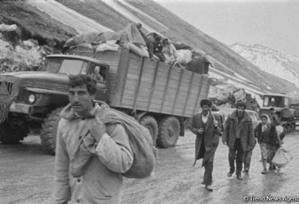 Kəndimizə bütün giriş-çıxış yollarını bağlamışdılar - Ermənistandan qovulan azərbaycanlı o dövrdə yaşadıqlarını danışıb