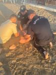 Polislər boğulmaq üzrə olan iki nəfərin həyatını xilas edib (FOTO)