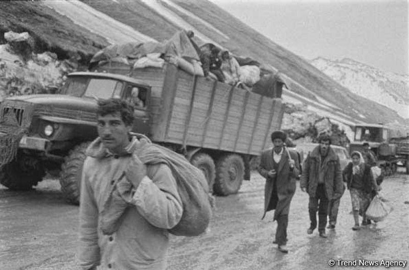 Kəndimizə bütün giriş-çıxış yollarını bağlamışdılar - Ermənistandan qovulan azərbaycanlı o dövrdə yaşadıqlarını danışıb - Gallery Image