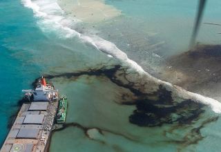 Япония направит третью команду специалистов в связи с разливом нефтепродуктов у Маврикия