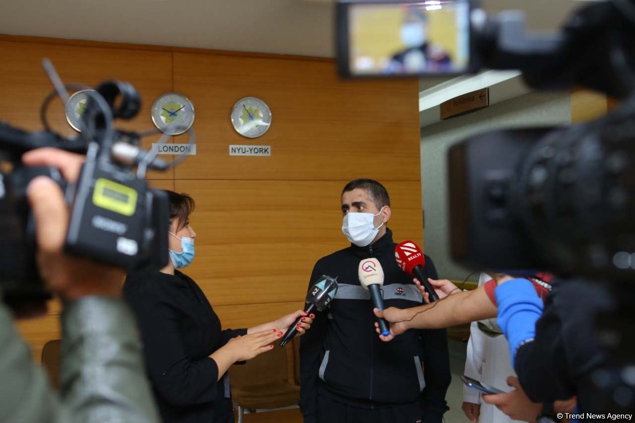 Выздоровевший от коронавируса врач Джавид Пашаев выписан домой (ФОТО)