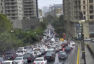 На некоторых дорогах Баку наблюдаются пробки (ФОТО)