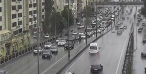 На некоторых дорогах Баку наблюдаются пробки (ФОТО)