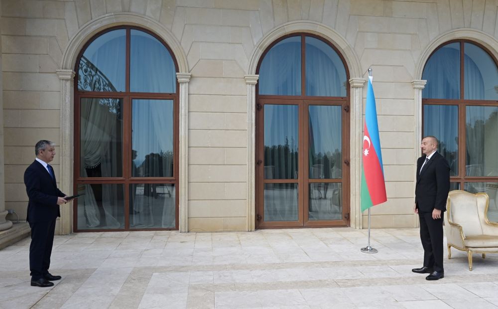 President Ilham Aliyev received credentials of incoming Uzbek ambassador (PHOTO)