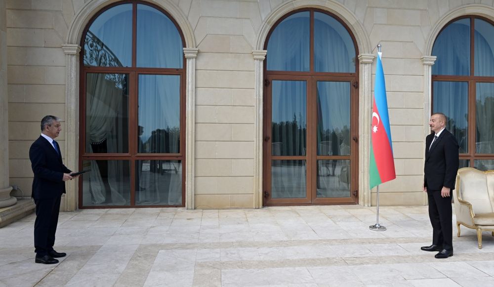 President Ilham Aliyev received credentials of incoming Uzbek ambassador (PHOTO)