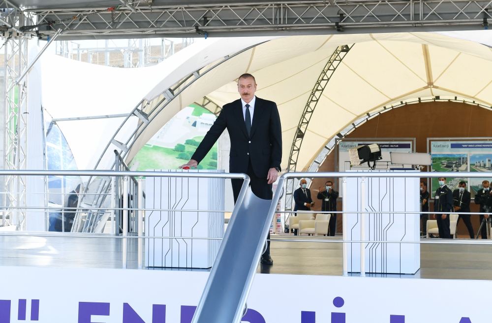 Президент Ильхам Алиев ознакомился со строительством 330/220/110-киловольтной электроподстанции «Гобу» (ФОТО)