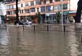 Из-за проливных дождей в Батуми подтопило несколько улиц